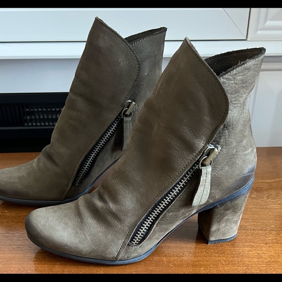 Bueno Suede Boots - Picture 1 of 5